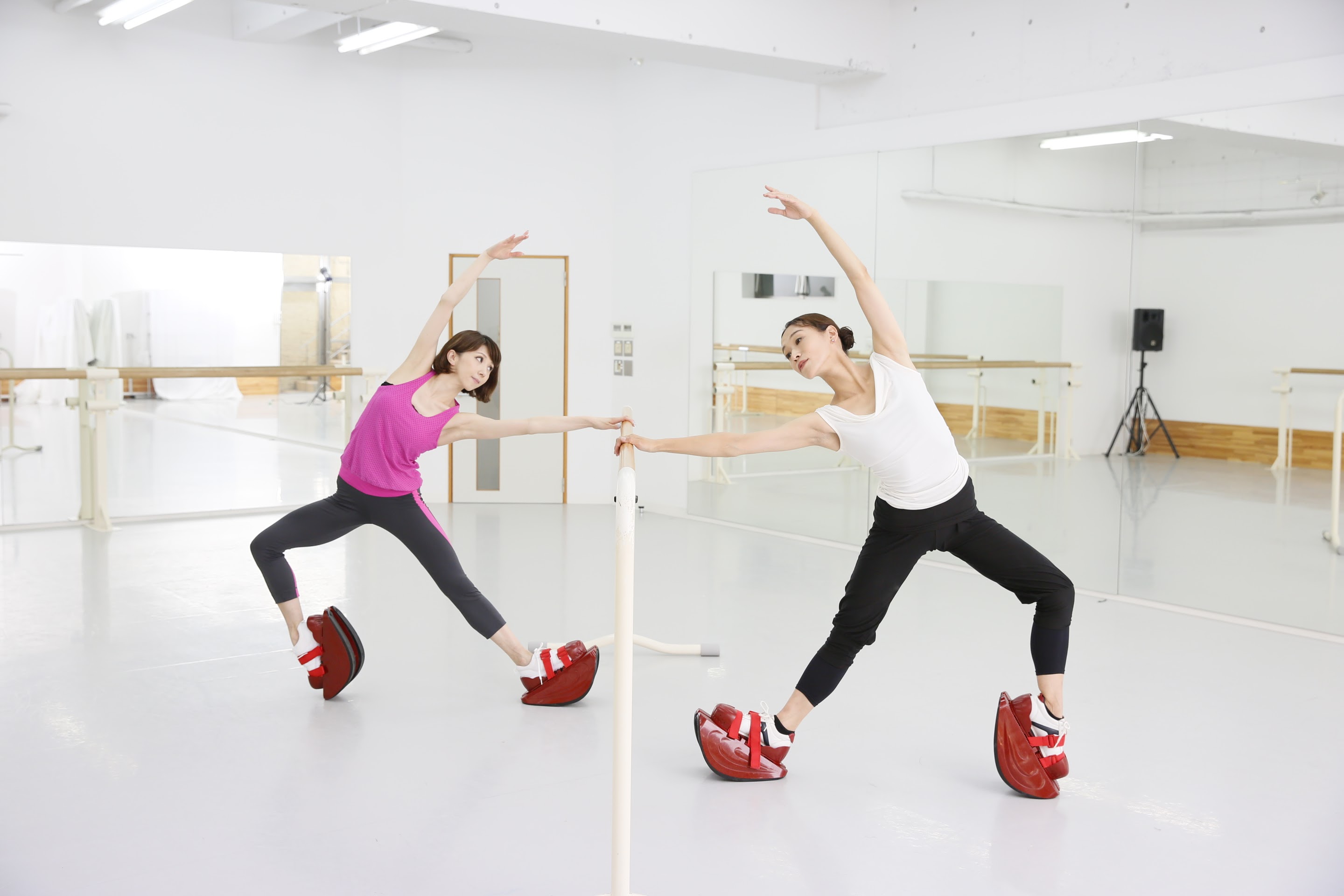 記事「バレエスタジオより発信！ コンディショニングに特化したフリーペーパー『Ballet & Comditioning』！！」の画像