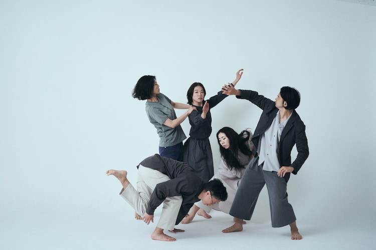 踊る「熊谷拓明」カンパニー 新作ダンス劇「yasuraka.」THE HALL YOKOHAMAで開催